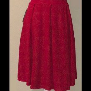 Small LuLaRoe Madison Skirt Red with Slight Pattern. This skirt has pockets!